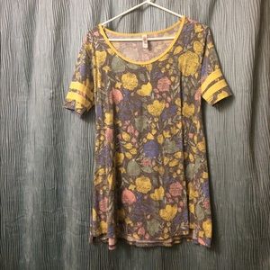 Lula roe perfect shirt!